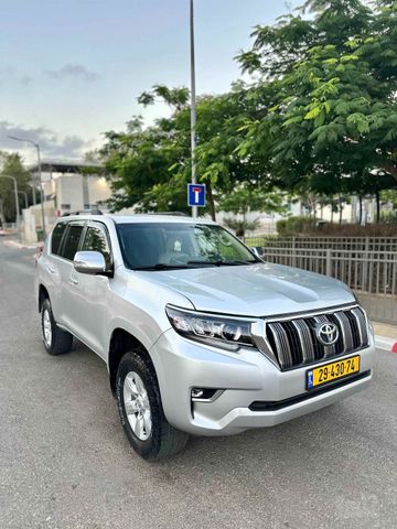טויוטה לנד קרוזר