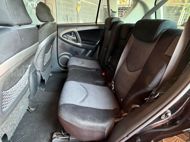 טויוטה RAV4