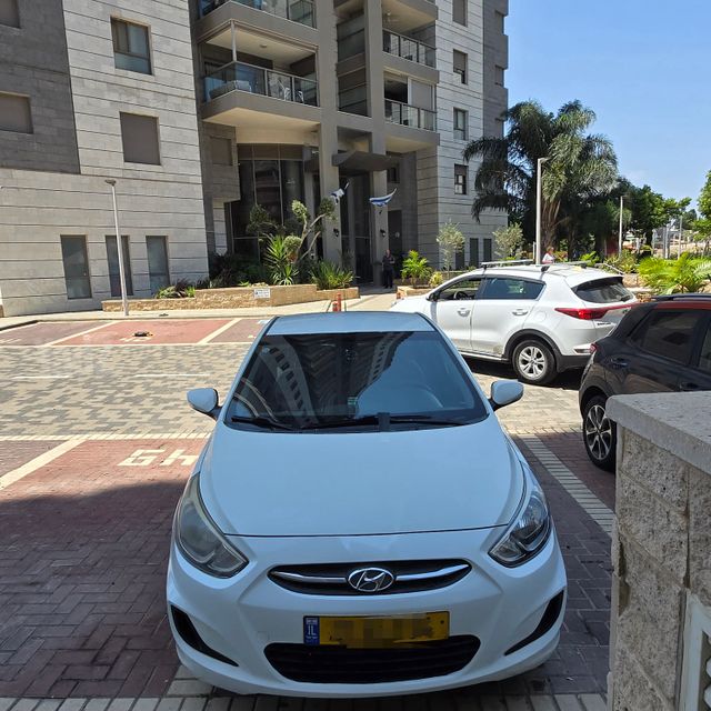 יונדאי אקסנט i25