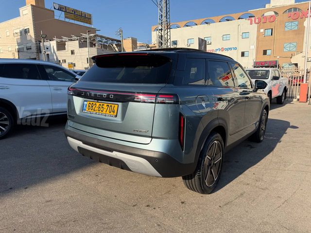 ג'אקו J7