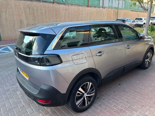 פיג'ו 5008
