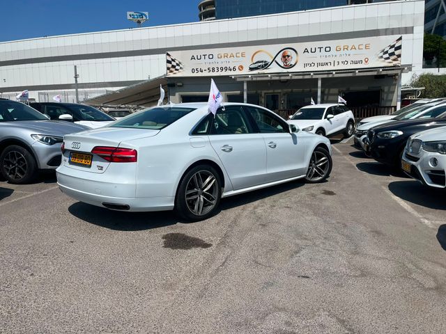 אאודי A8