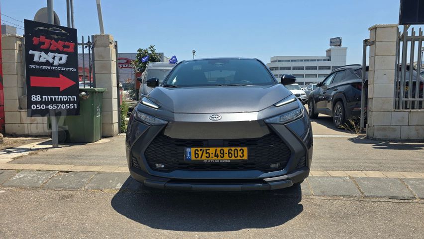 מודעת רכב טויוטה C-HR