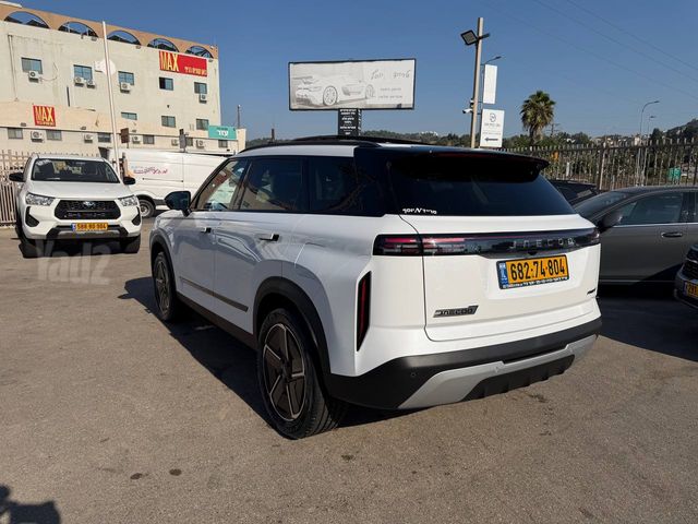 ג'אקו J7