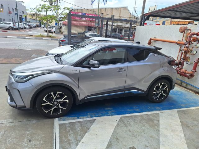 מודעת רכב טויוטה C-HR