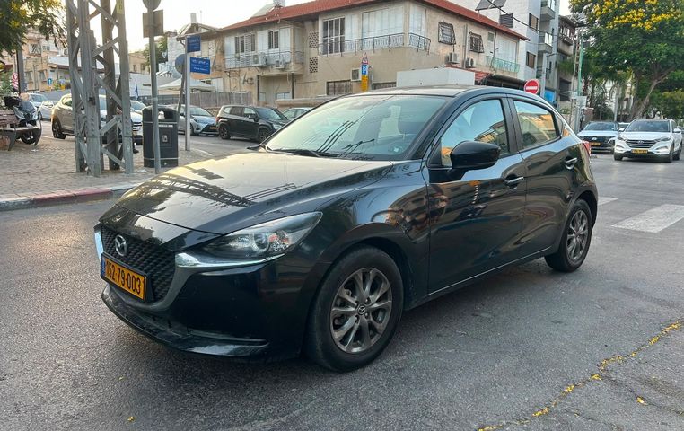 מודעת רכב מאזדה 2
