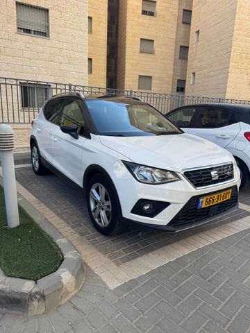 סיאט ארונה