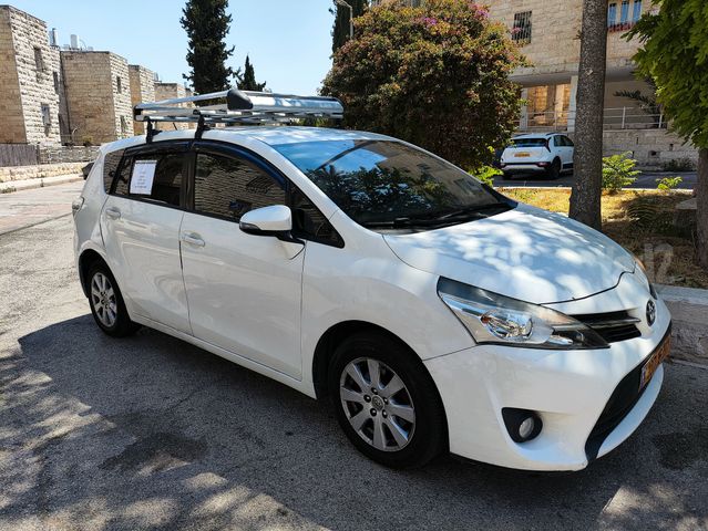 מודעת רכב טויוטה ורסו
