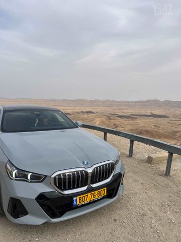 סדרה 5 4X2 M-Expressive 530e פלאג-אין אוט׳ 2.0 (190 כ״ס)