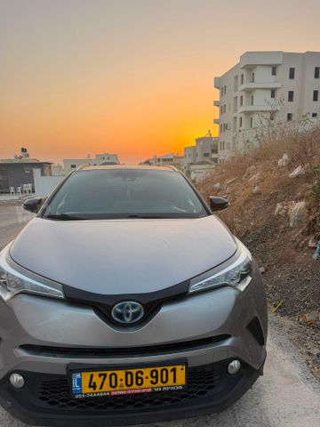 מודעת רכב טויוטה C-HR