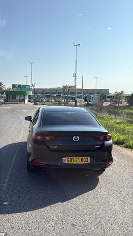 מודעת רכב מאזדה 3