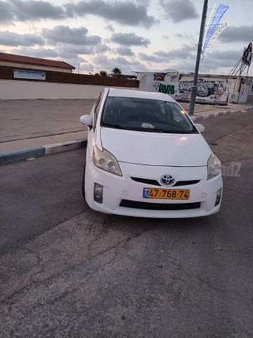 טויוטה פריוס