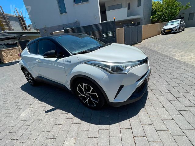 מודעת רכב טויוטה C-HR