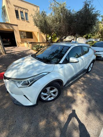 מודעת רכב טויוטה C-HR