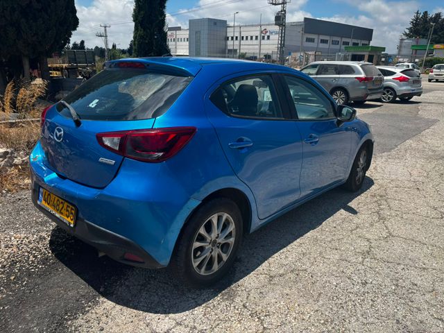 מודעת רכב מאזדה 2