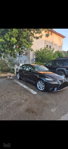 לקסוס IS