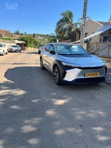 מודעת רכב טויוטה bZ4X