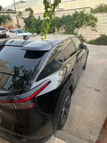 טויוטה bZ4X