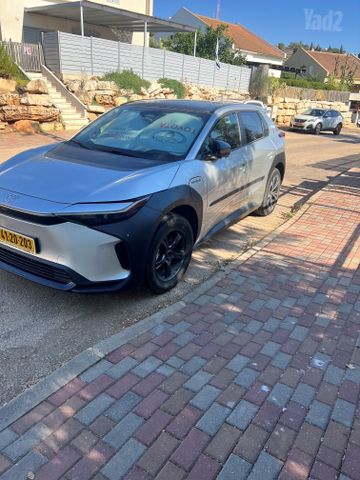 טויוטה bZ4X