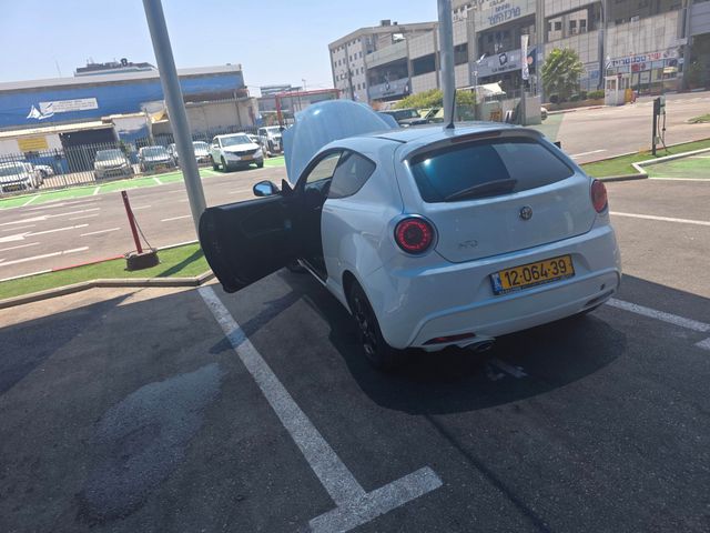 אלפא רומיאו מיטו