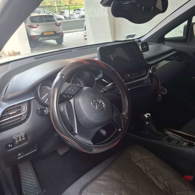 טויוטה C-HR