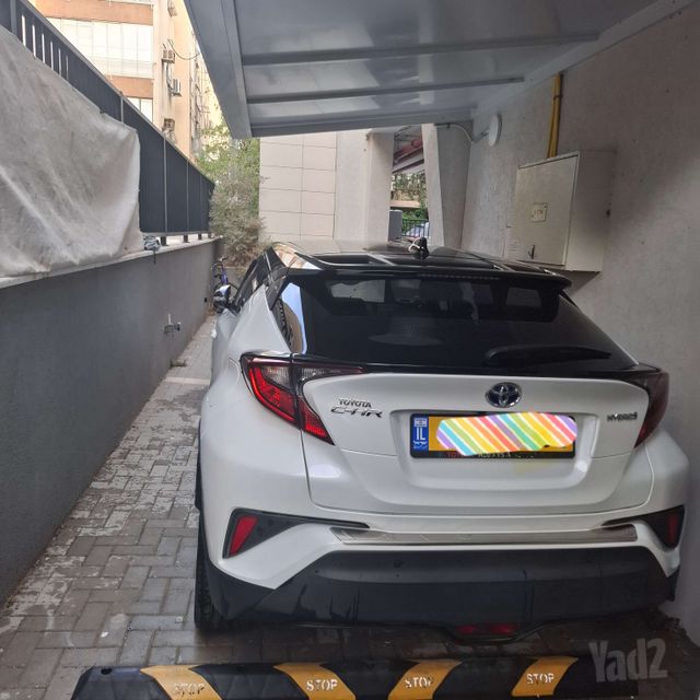 מודעת רכב טויוטה C-HR