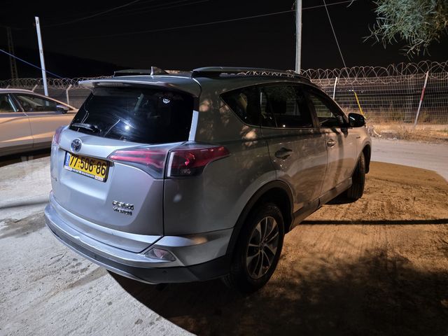 טויוטה RAV4