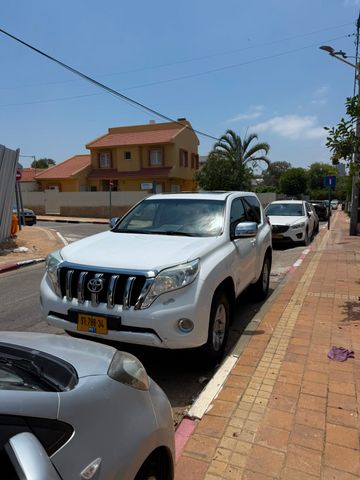 טויוטה לנד קרוזר