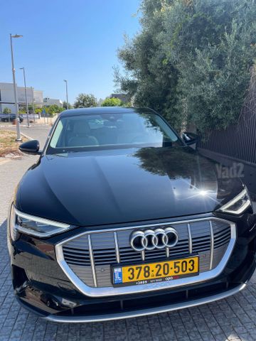 מודעת רכב אאודי E-tron