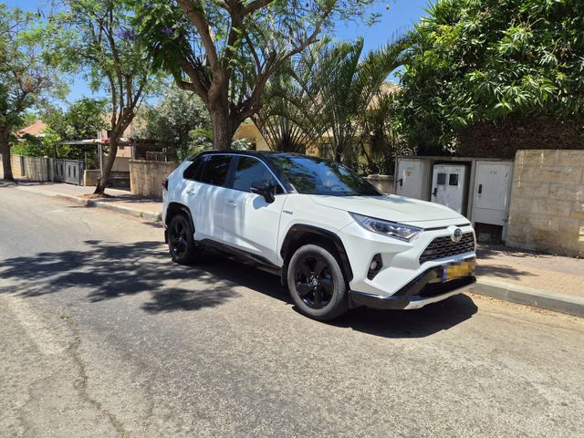מודעת רכב טויוטה RAV4
