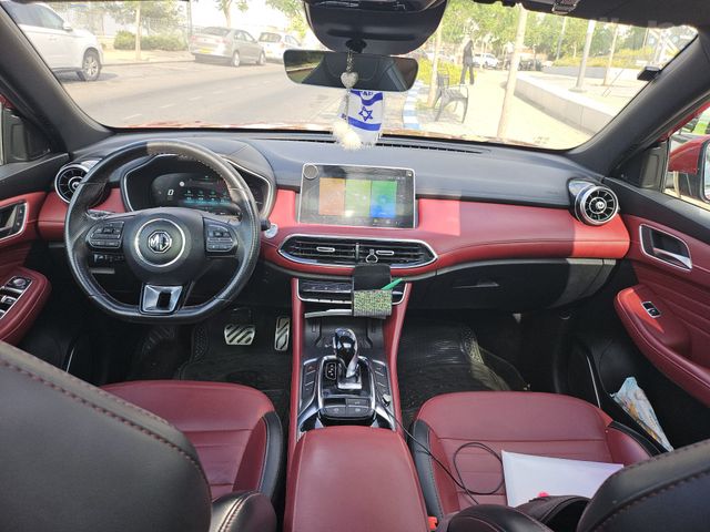 מודעת רכב אם ג'י EHS PHEV