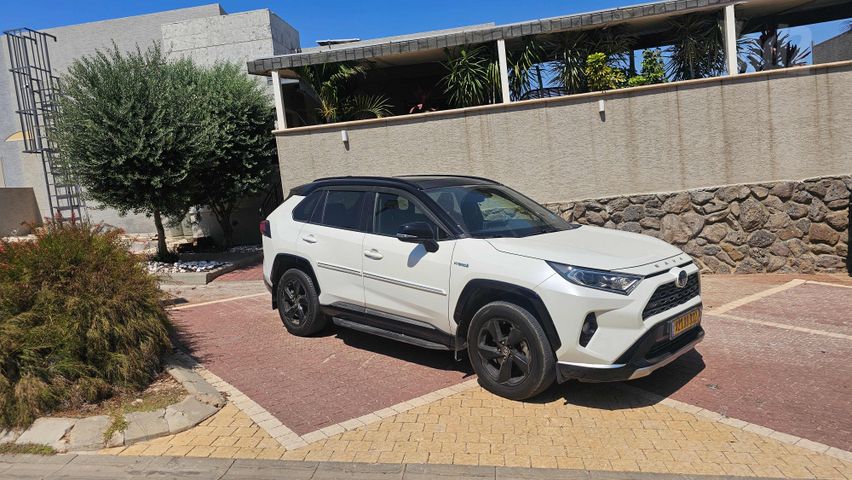 טויוטה RAV4