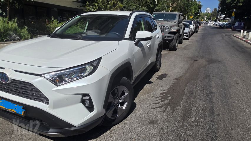 מודעת רכב טויוטה RAV4
