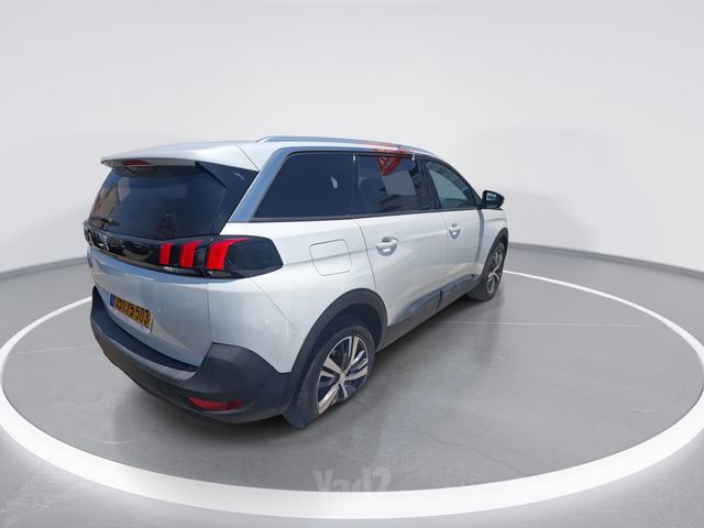 פיג'ו 5008