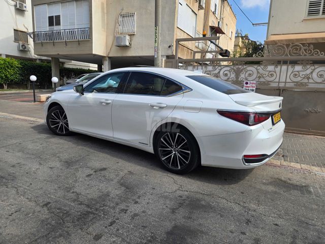 לקסוס ES