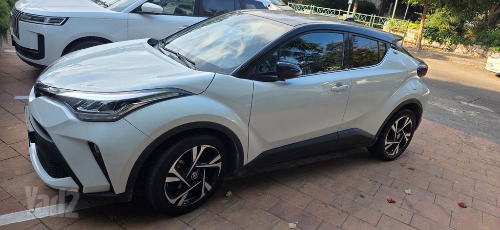 מודעת רכב טויוטה C-HR