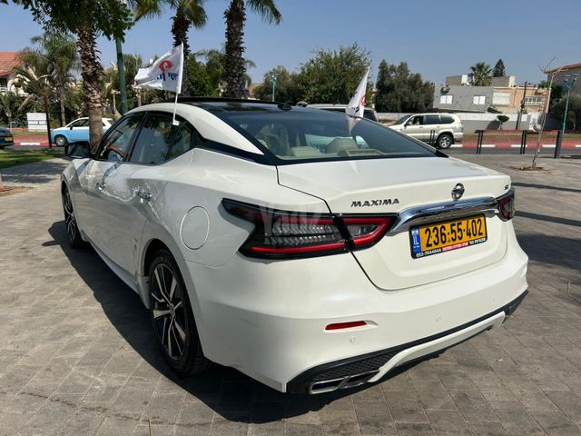 ניסאן מקסימה