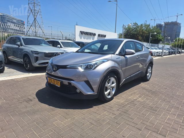 מודעת רכב טויוטה C-HR
