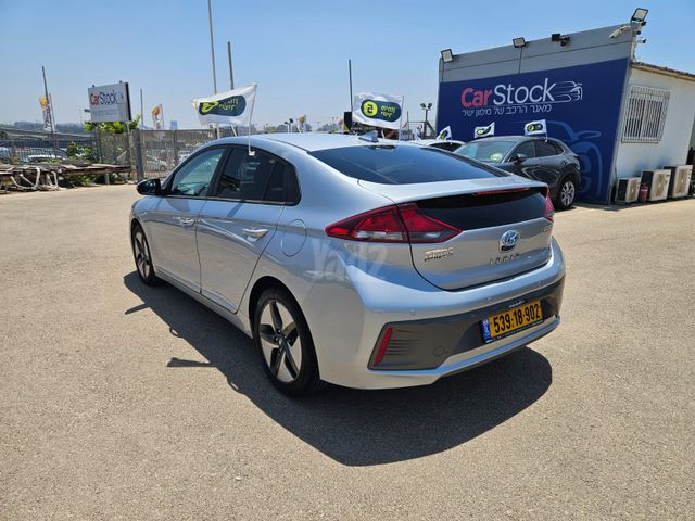 יונדאי איוניק