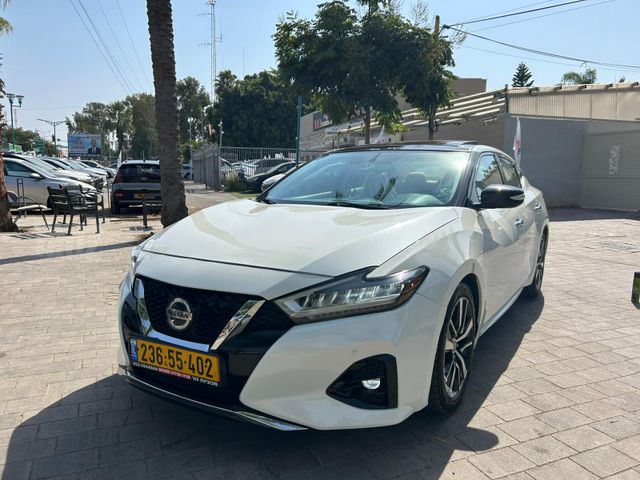 ניסאן מקסימה