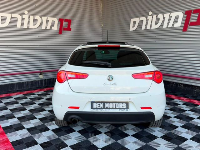 אלפא רומיאו ג'ולייטה