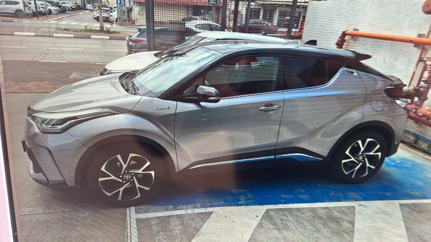 מודעת רכב טויוטה C-HR