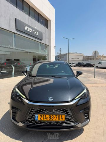 לקסוס LBX