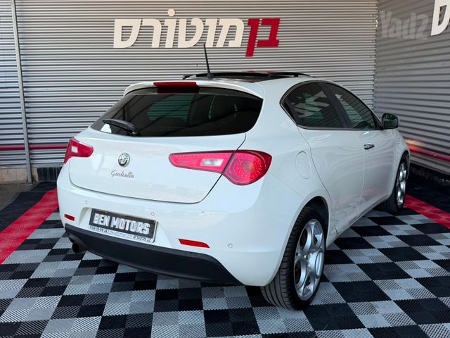 אלפא רומיאו ג'ולייטה