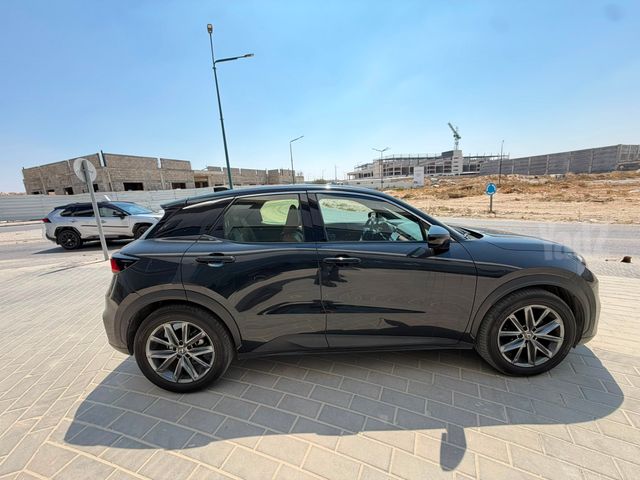 לקסוס LBX