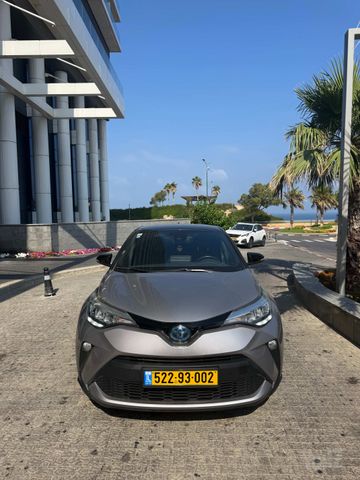 מודעת רכב טויוטה C-HR