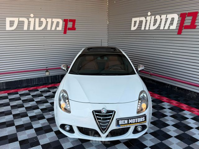 אלפא רומיאו ג'ולייטה