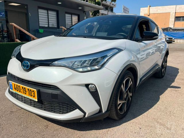 מודעת רכב טויוטה C-HR