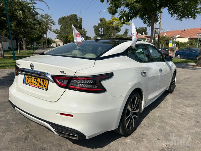 ניסאן מקסימה