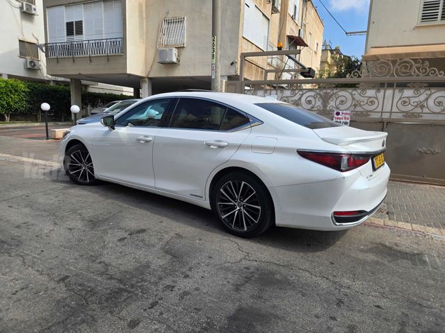 לקסוס ES